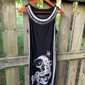 Flattering and PERFECT Little black dress! 🖤🍾💄